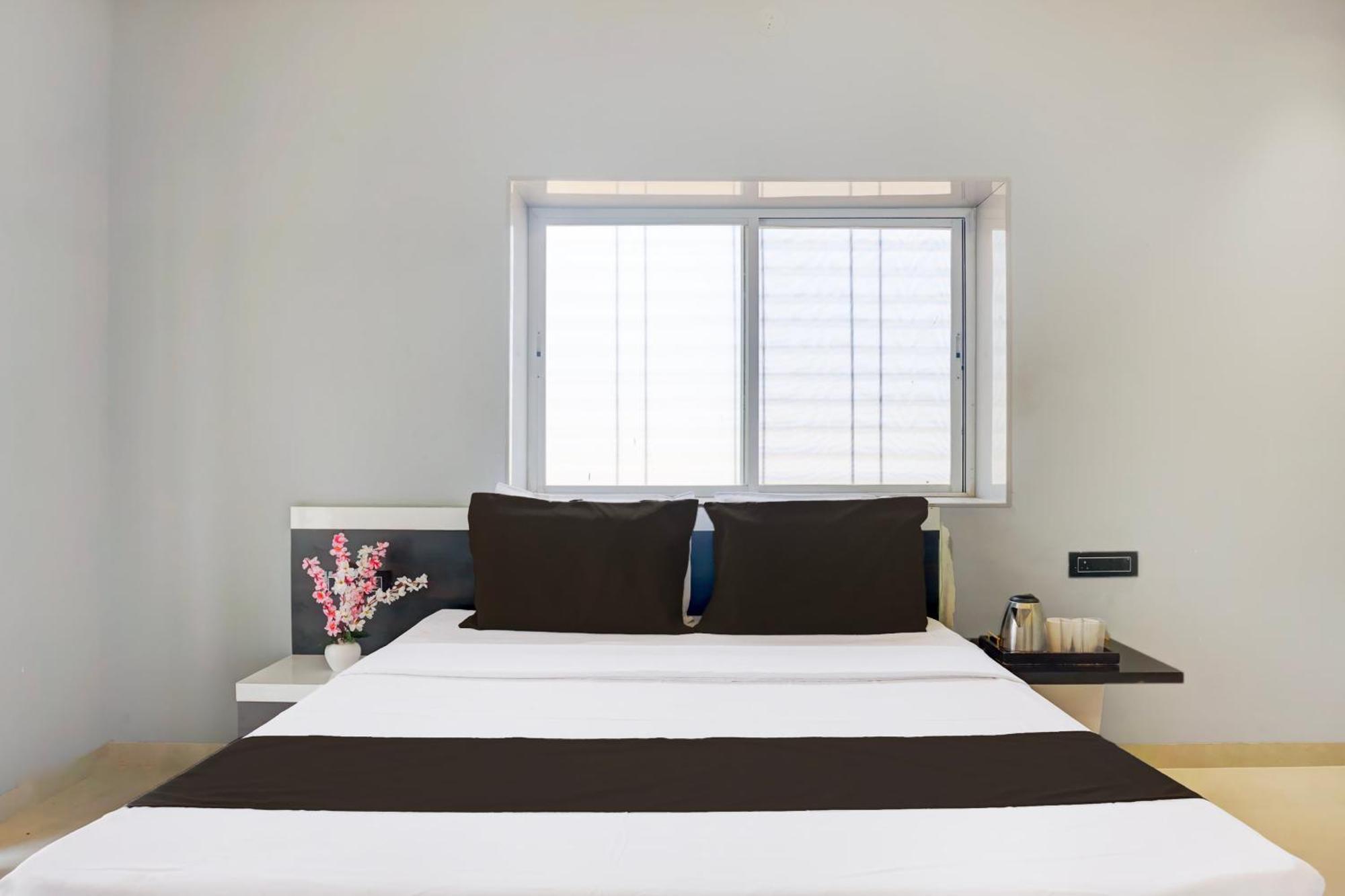 Hotel O Jeevan Restaurant & Lodging Kavathe المظهر الخارجي الصورة